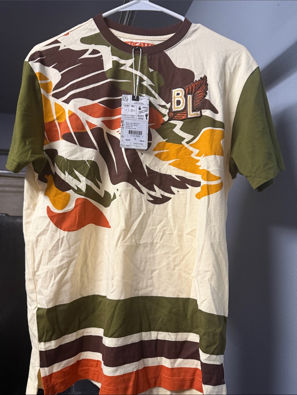 Black Leaf Embroidered Leaf-Print Short Sleeve Shirt in Olive & Cream